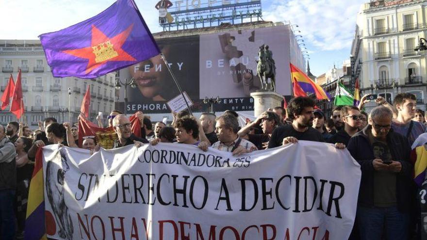 Madrid entona el &quot;Votarem&quot;: cientos de personas dan su apoyo al referéndum