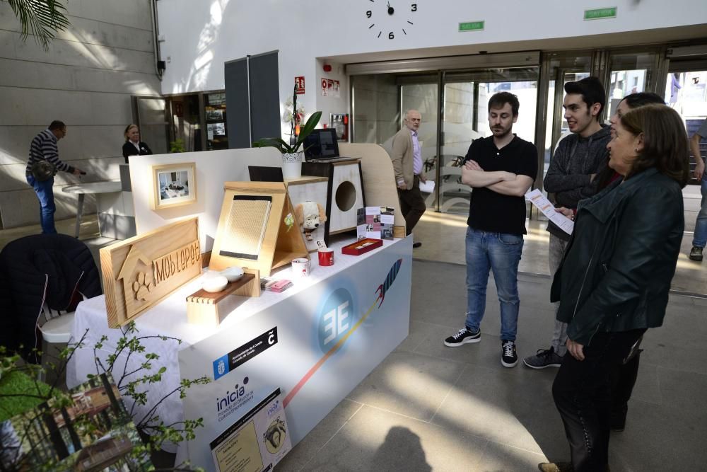 Estudiantes de ciclos formativos presentan sus proyectos de emprendimiento en el Fórum. Apuestan por el medio ambiente, el reciclaje y las nuevas tecnologías.