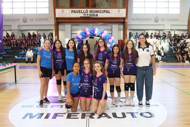 Presentación de los 400 jugadores y jugadoras del Club Voleibol Gandia 2025-2026
