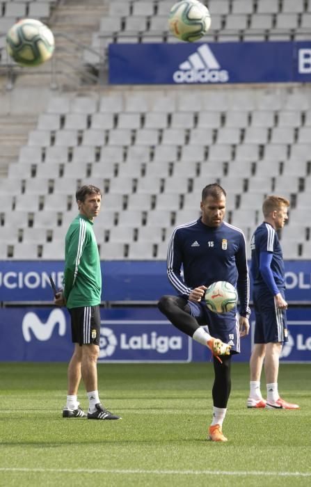 Entrenamiento del Real Oviedo de fútbol en el Carl