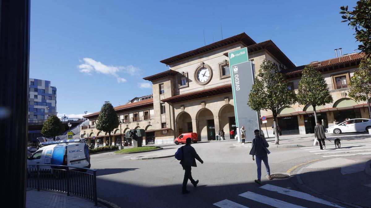 Exterior de la estación de tren de la calle Uría.