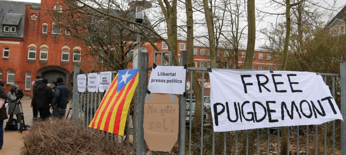 El jutge manté Puigdemont a la presó mentre s&#39;estudia el cas