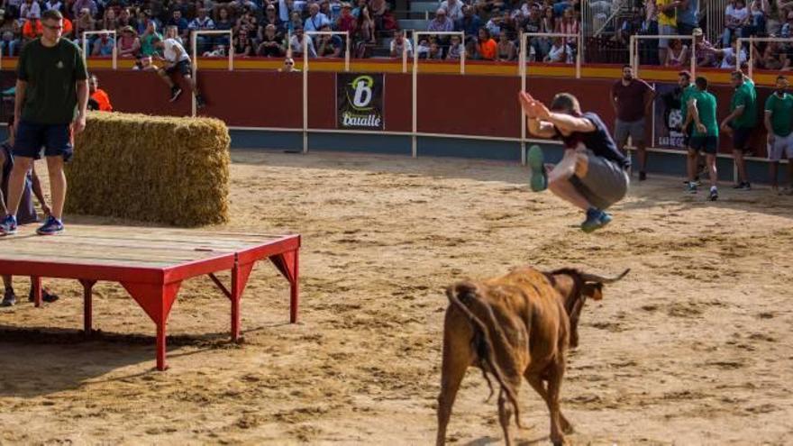 El correbou és una de les activitats més destacades de la festa de Vidreres.