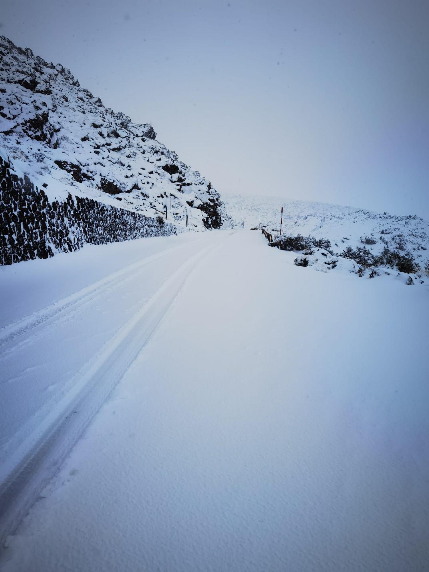 Primera nevada del invierno en El Teide