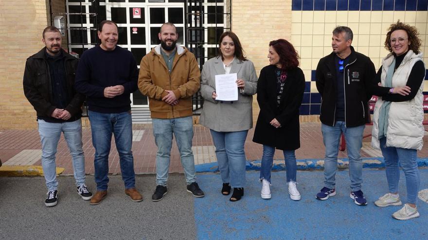 Los concejales del PSOE e IU en Humilladero registran la moción de censura contra el PP.