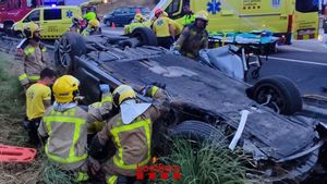 Espectacular accident a la ronda Litoral de Barcelona amb dos ferits