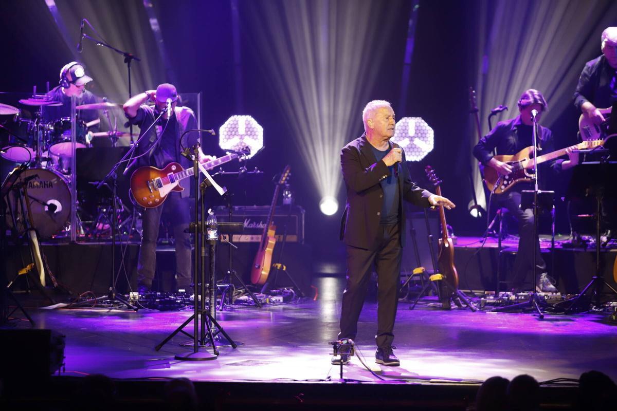 Víctor Manuel llena el Gran Teatro Víctor Manuel llena el Gran Teatro