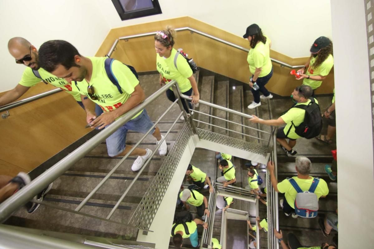 200 trabajadores de ABB Córdoba se manifiestan en la sede de Madrid