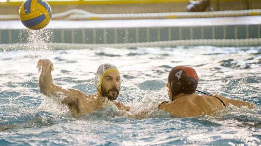 Imagen de un partido del CN Coruña y el Pontevedra.