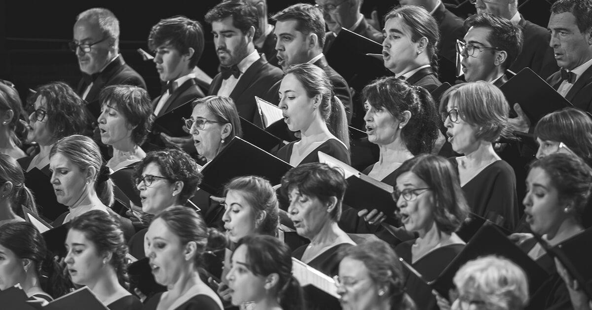 La temporada concluye con la Fantasía Coral de Beethoven y Iván el Terrible de Prokófiev.