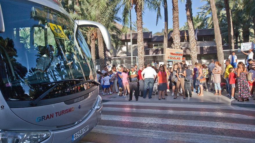 Orihuela desbloquea el transporte escolar en los colegios que carecían del servicio