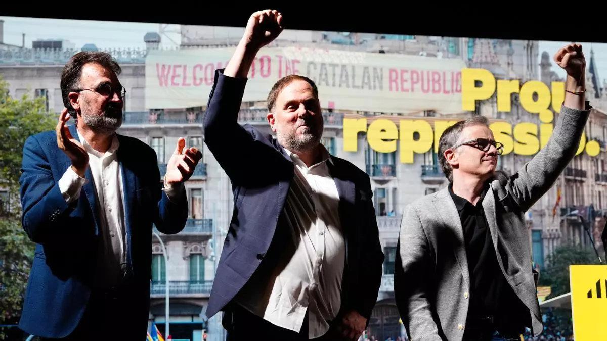 Oriol Junqueras, con Lluís Salvadó y Josep Maria Jové, en un acto de ERC.