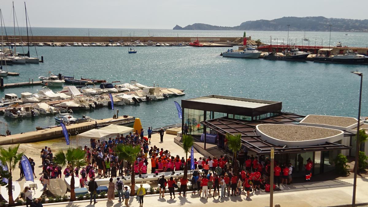 Imagen panorámica de la Escuela de Verano del Club Náutico de Jávea, que vuelve hasta el 9 de septiembre.