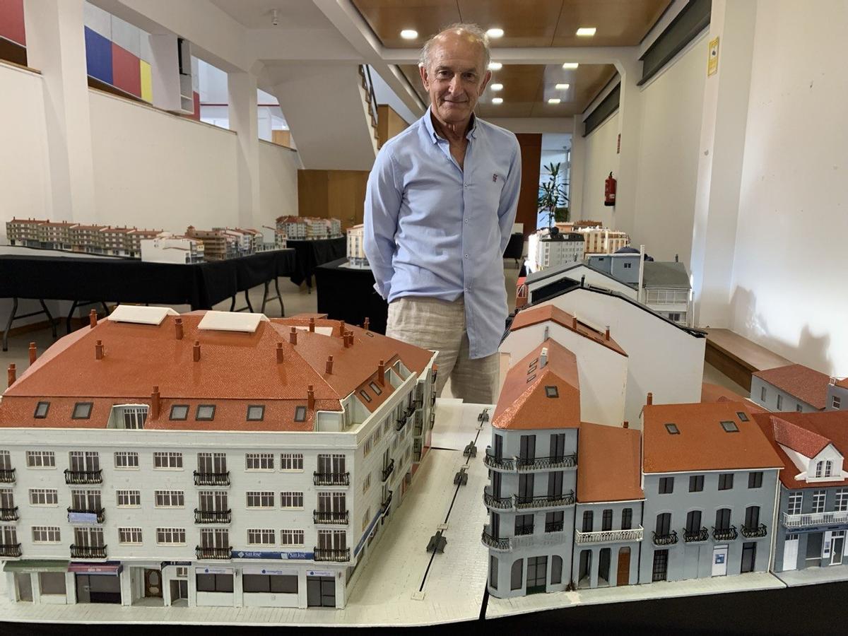 Gene Muíños Reboredo expone en «A nosa pequena vila» maquetas a escala de edificios de Redondela