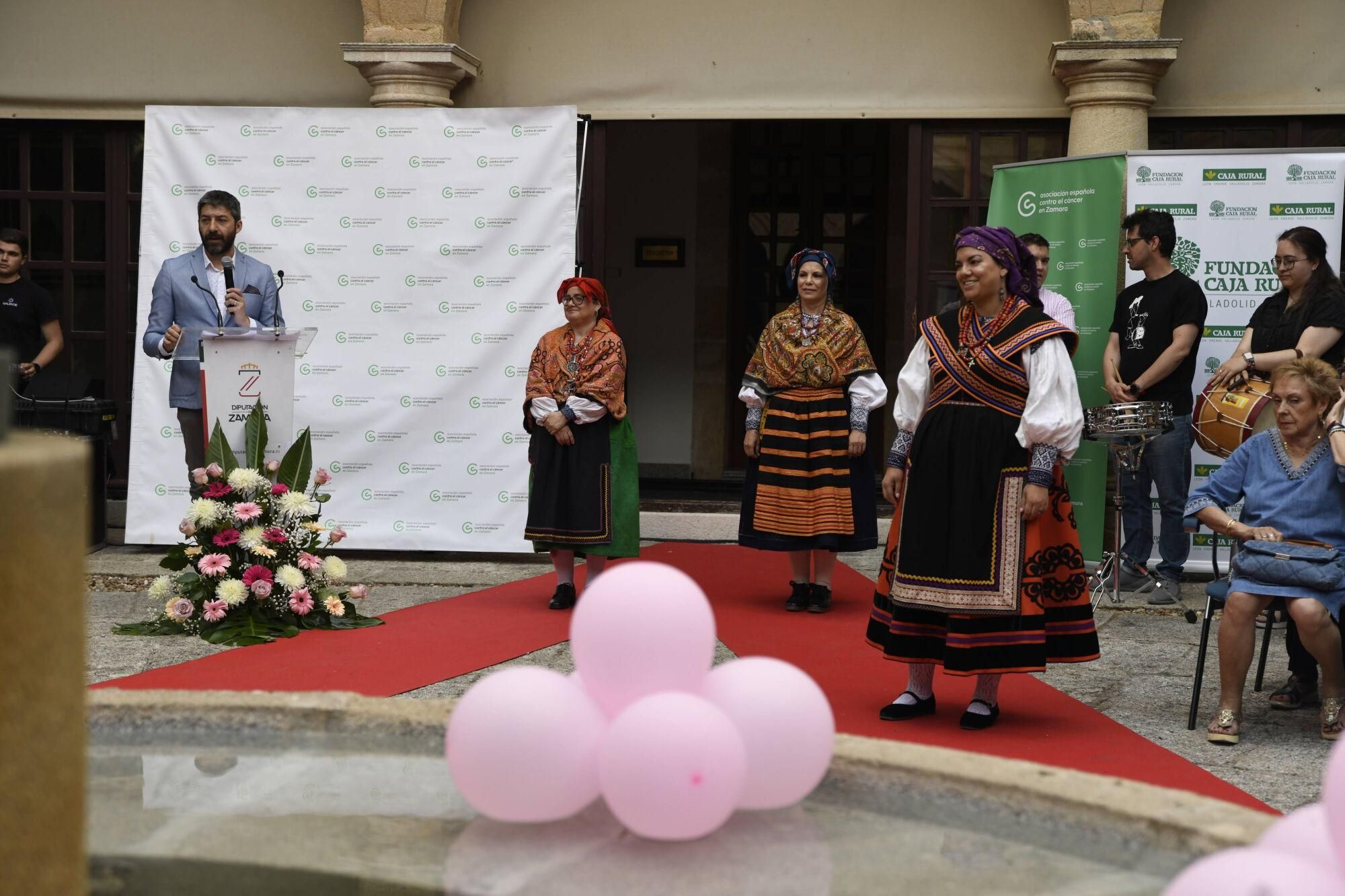 GALERÍA | Desfile por la vida: pacientes oncológicas visten trajes tradicionales de Zamora