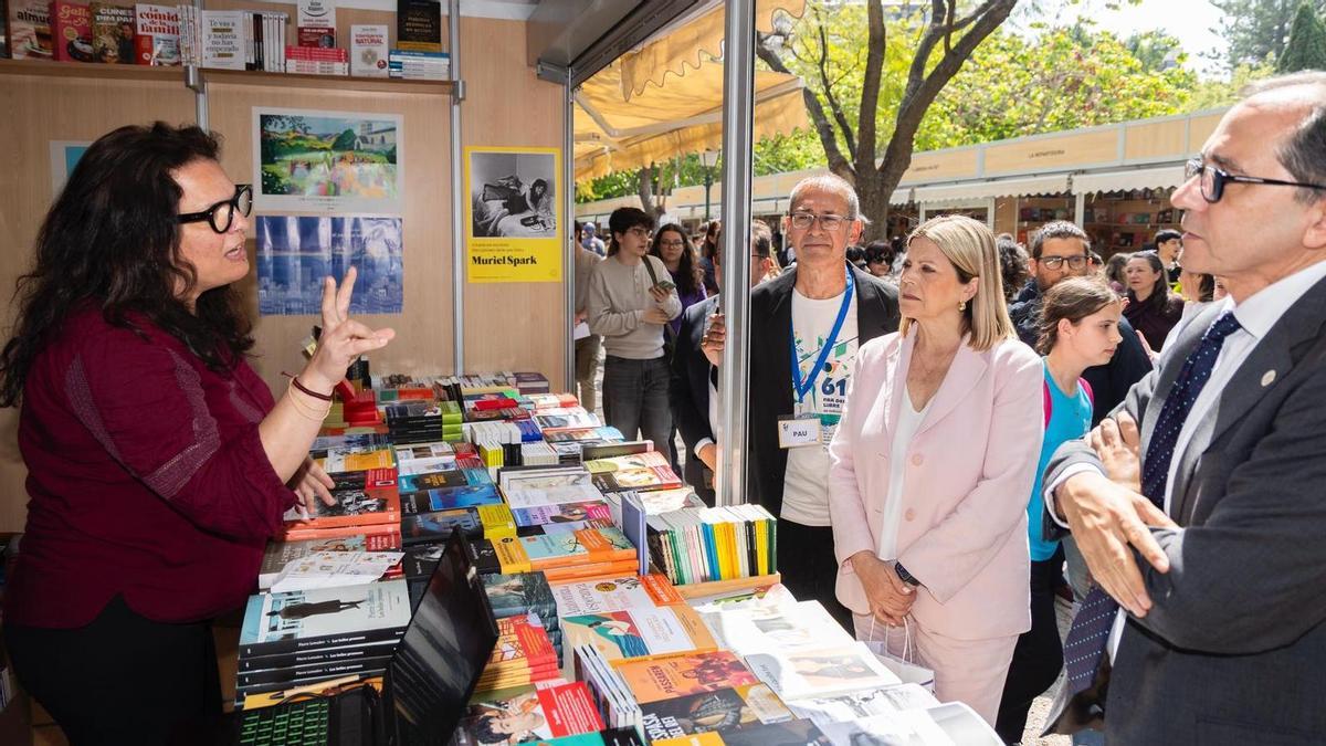 Primer día de la Feria del Libro en Viveros