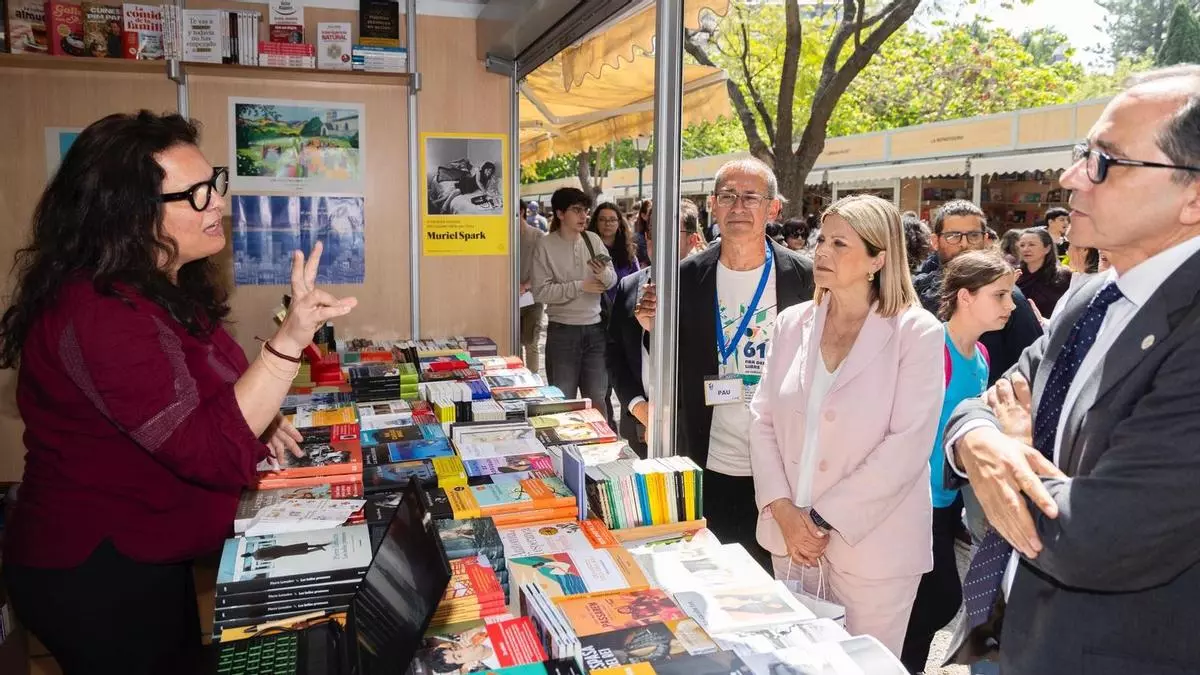 Primer día de la Feria del Libro en Viveros