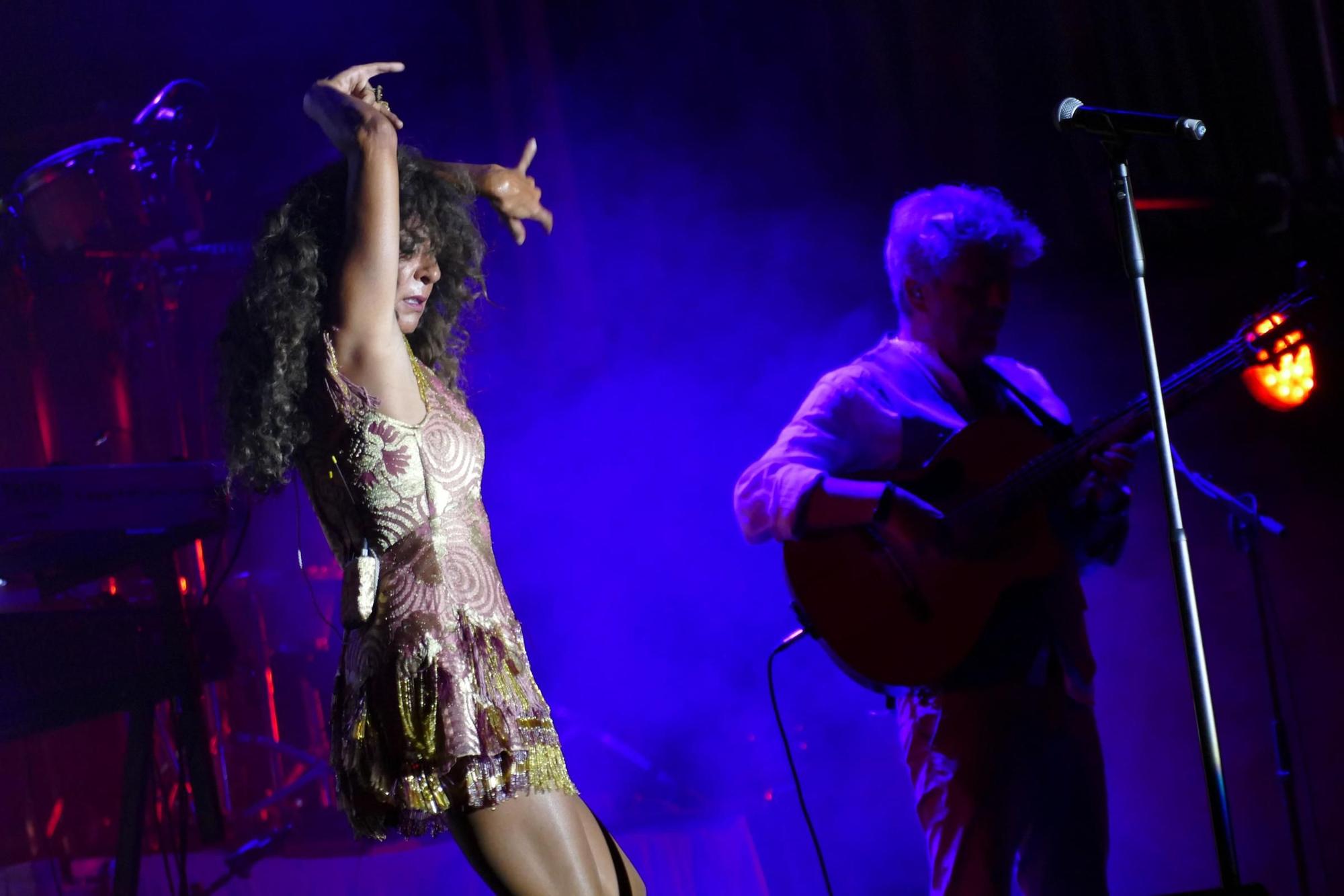 Roses es rendeix davant Rosario Flores a Sons del Món