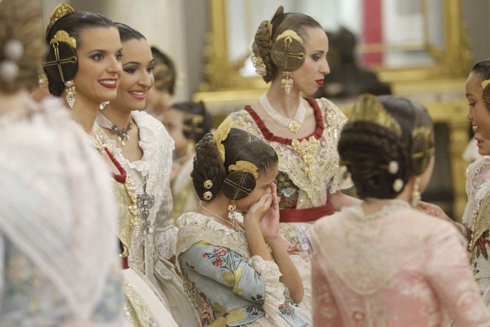 Las cortes de honor ensayan la proclamación de las falleras mayores