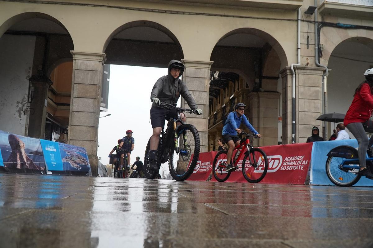 Día de la Bicicleta en A Coruña pasado por agua Día de la Bicicleta en A Coruña pasado por agua