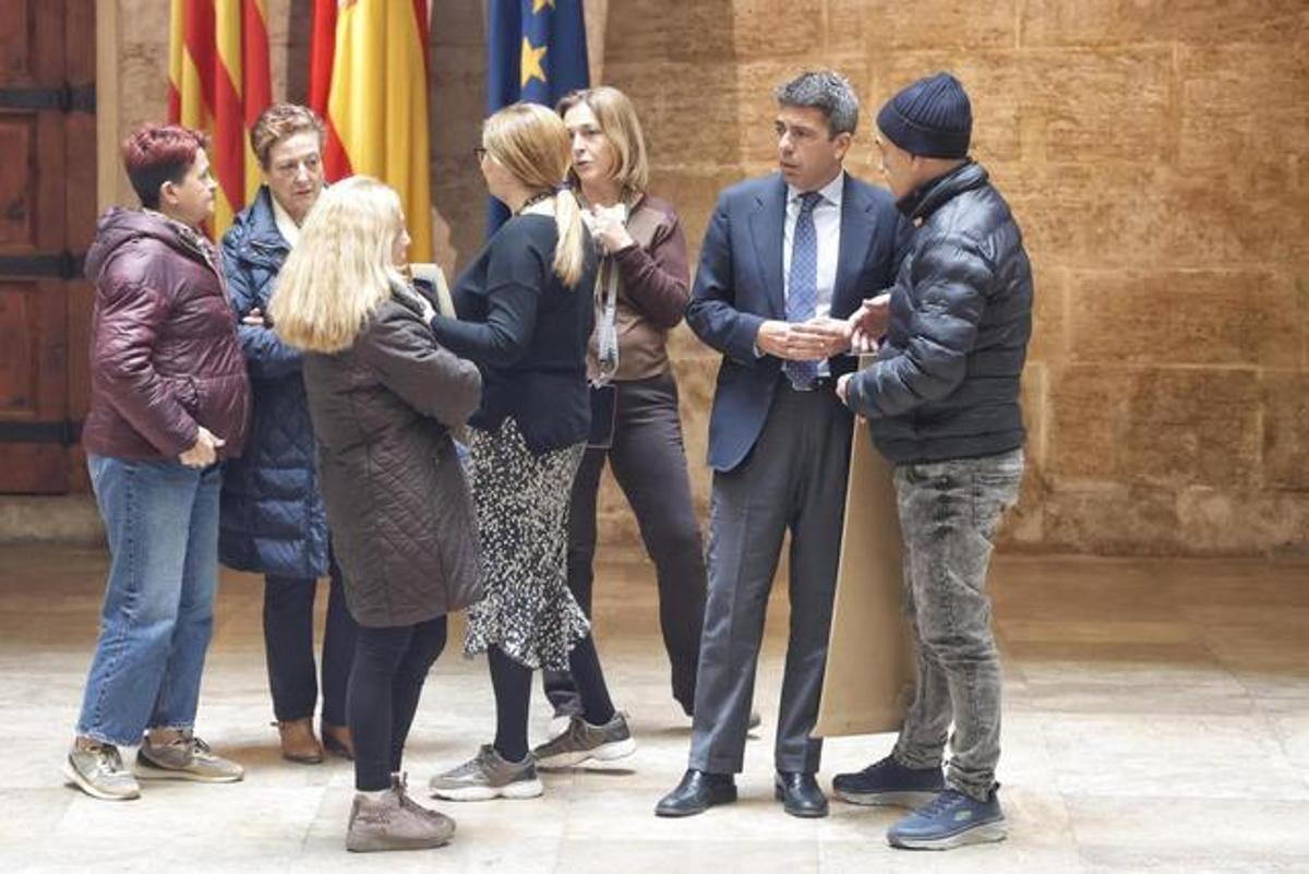 Mazón se reúne con víctimas de la dana.