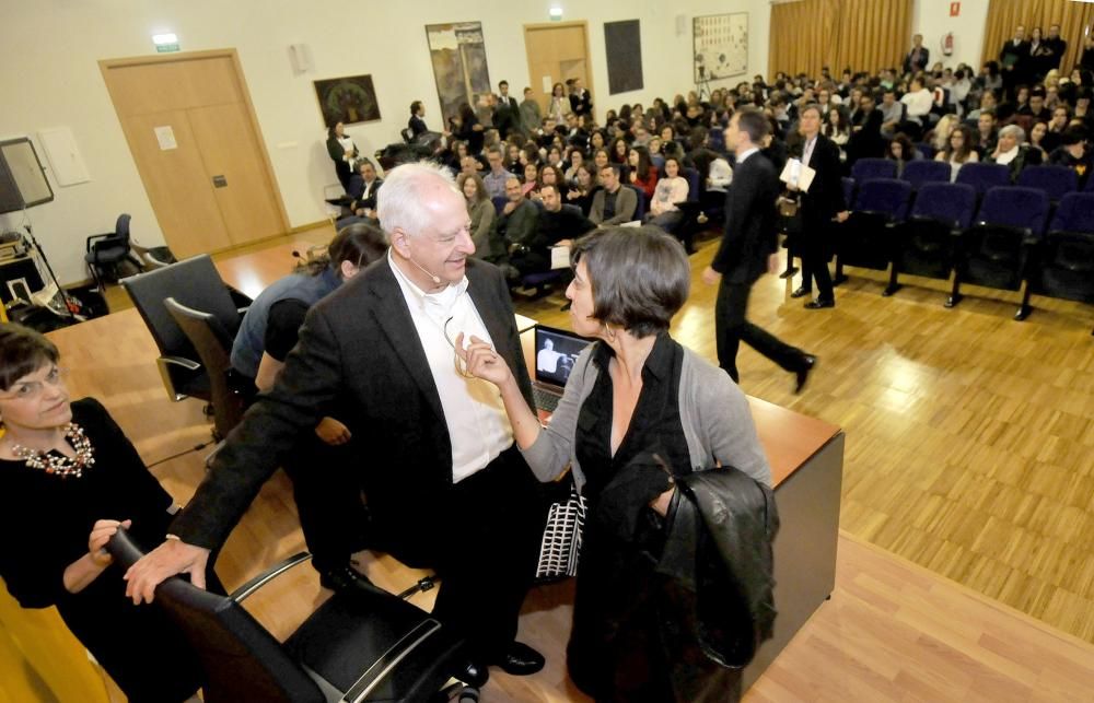 William Kentridge visita un instituto de Mieres