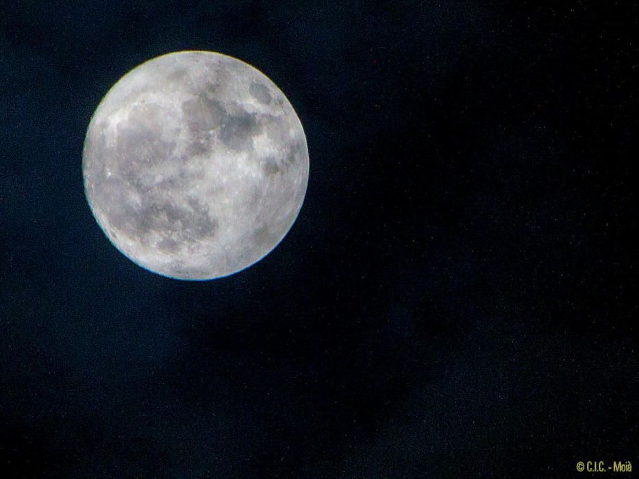 La Superllina, vista des de Moià, la nit del 13 de novembre.