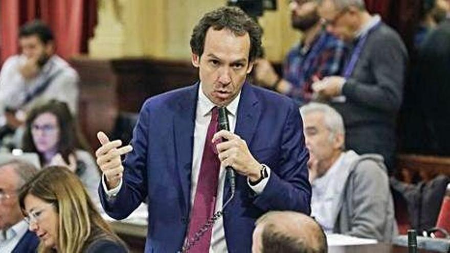 Marc Pons durante su intervención de ayer en el Parlament.