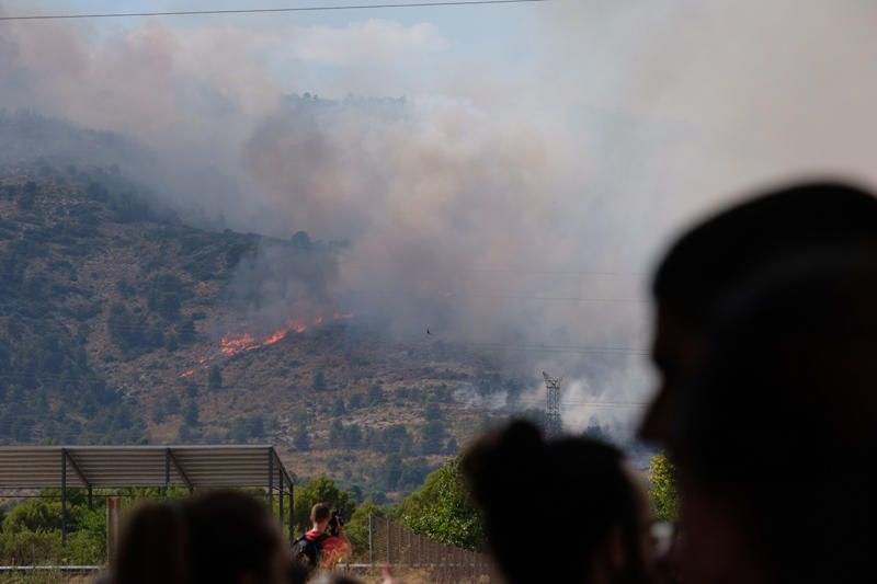 Declarado un incendio en una zona de barranco de Beneixama