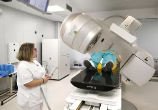 Crecen los casos de cáncer que renuncian a quimio o radio para recibir terapias alternativas