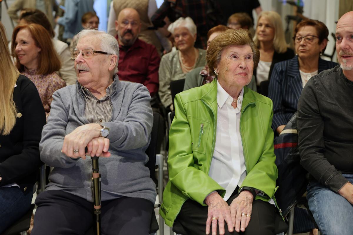 Barcelona 04/11/2025 Sociedad Catalunya a llegado a tener 3000 personas centenarias, el President Illa junto la Consellera Mònica Martínez Bravo hacen un homenaje a 10 de ellos en la Generalitat.FOTO DE RICARD CUGAT