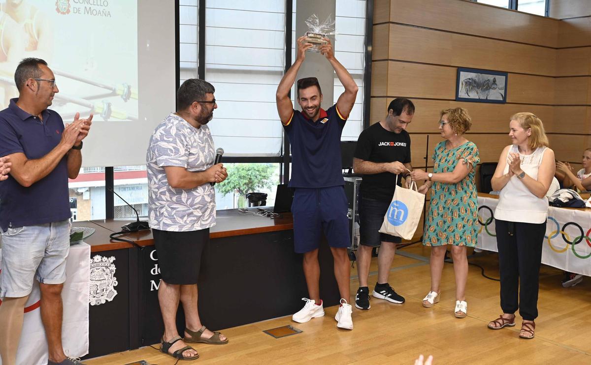 Moaña recibe entre aplausos a su olímpico Rodrigo Conde