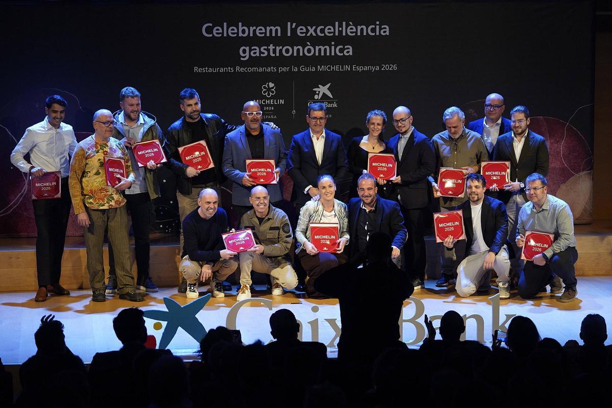Les imatges de l'entrega de plaques als restaurants recomanats a la Guia Michelin