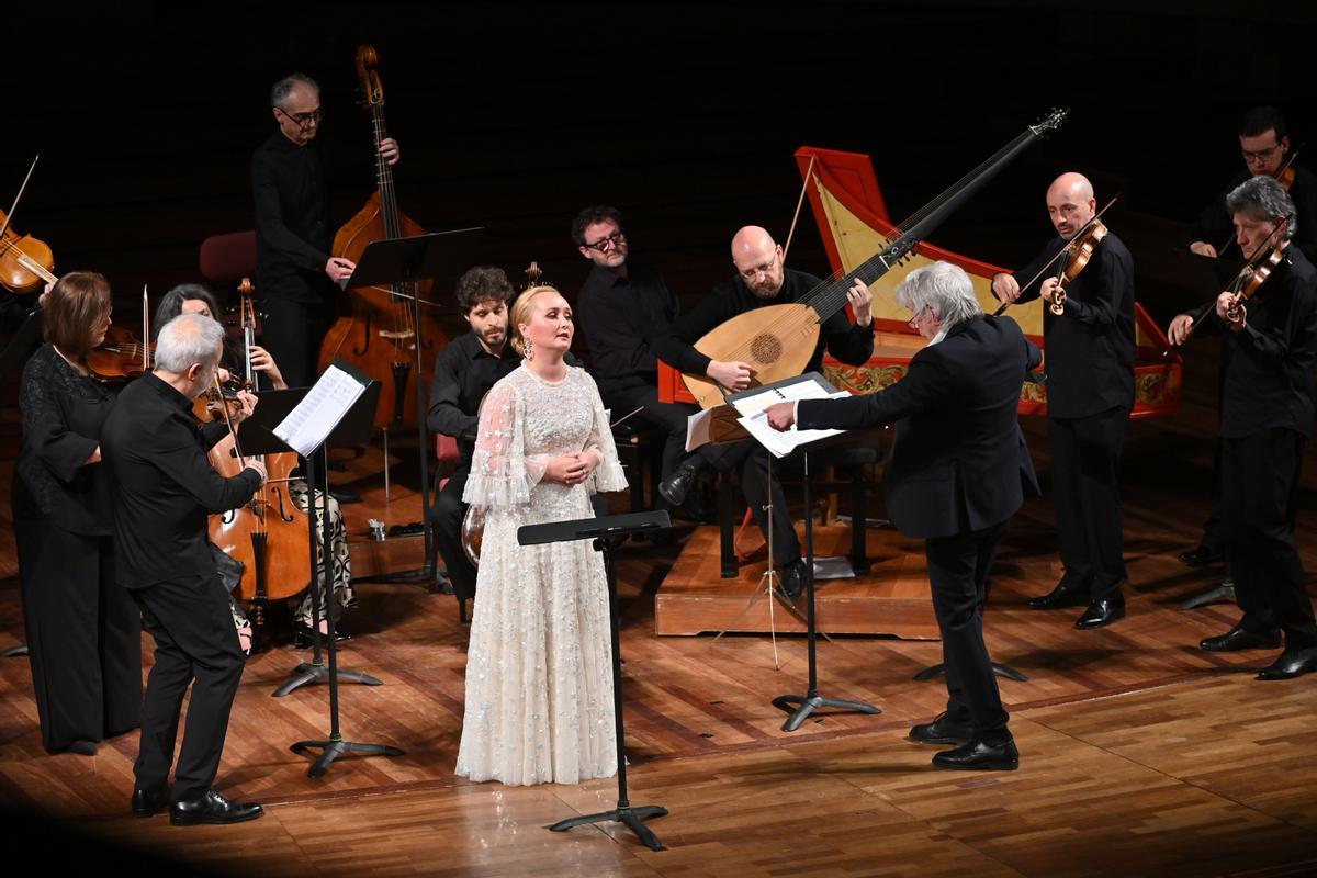 La cantante de ópera Julia Lezhneva e Il Giardino Armonico, en el Palau de la Música en un concierto el 10 de marzo de 2026