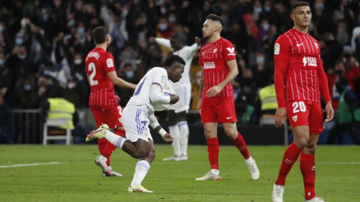 La derrota del Sevilla frente al Real Madrid lo ha alejado parcialmente de la competición por el liderato