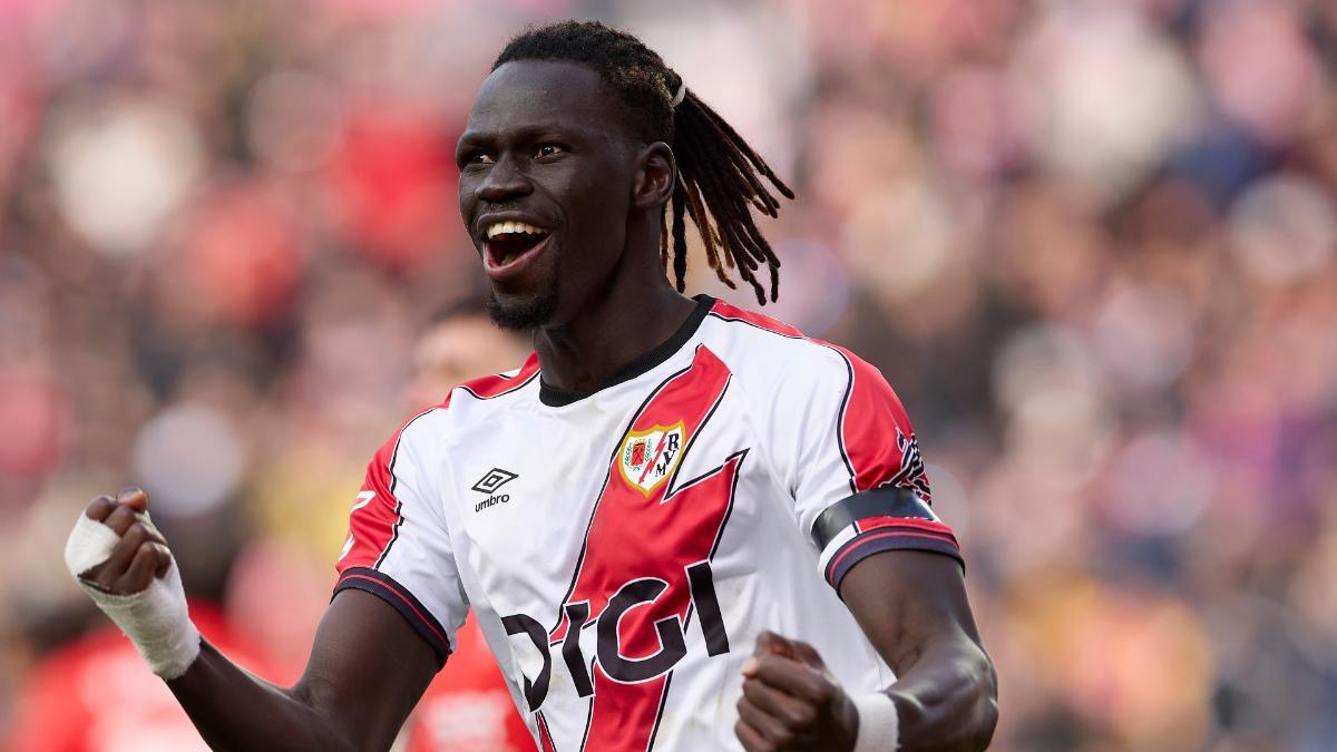 Pathé Ciss, jugador del Rayo, celebra su tanto contra el Levante