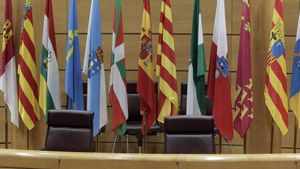 Imagen de archivo de las banderas de las comunidades autónomas en una Conferencia de Presidentes. EFE/JuanJo Martín. añade txto, sust textos por un resumen, añade vídeo