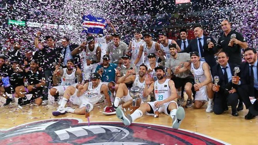 El Madrid va celebrar la lliga al parquet del Buesa Arena