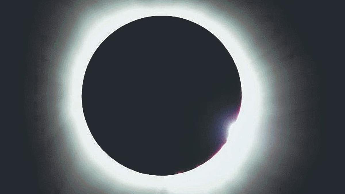Eclipse de sol que se pudo apreciar el 8 de abril de 2024 desde la localidad de Paris (Texas, EEUU).