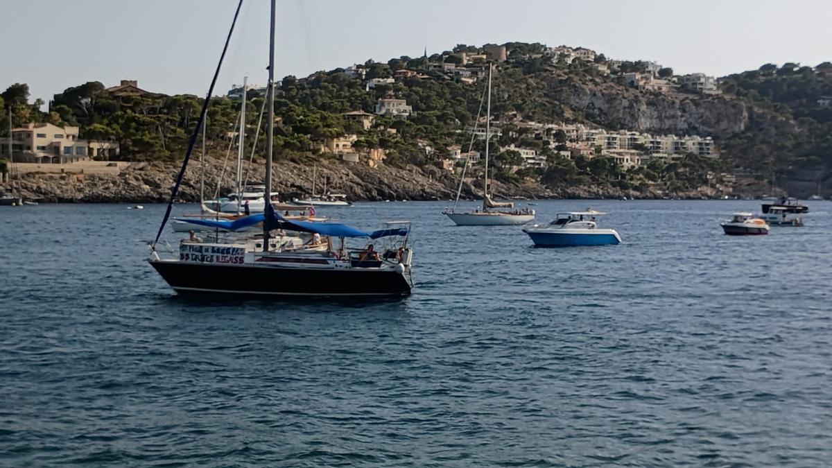 Las imágenes de la protesta de navegantes en el Port d'Andratx