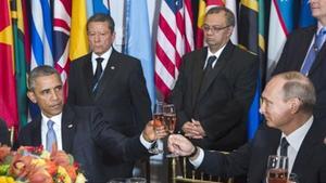 Brindis de Obama y Putin durante un receso en la ONU.