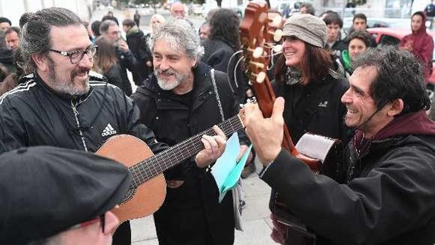 Poesía y música para A Insumisa y, hoy, concentración en el Obelisco