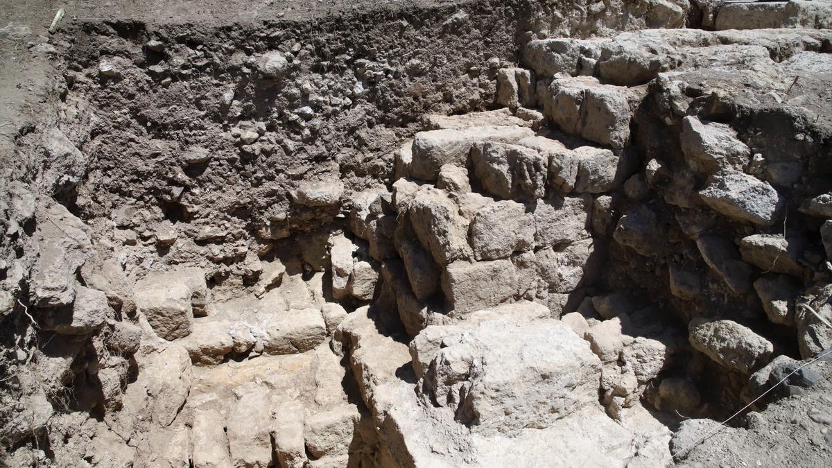 Trabajos arqueológicos en la Plaza de Armas de Medina Azahara