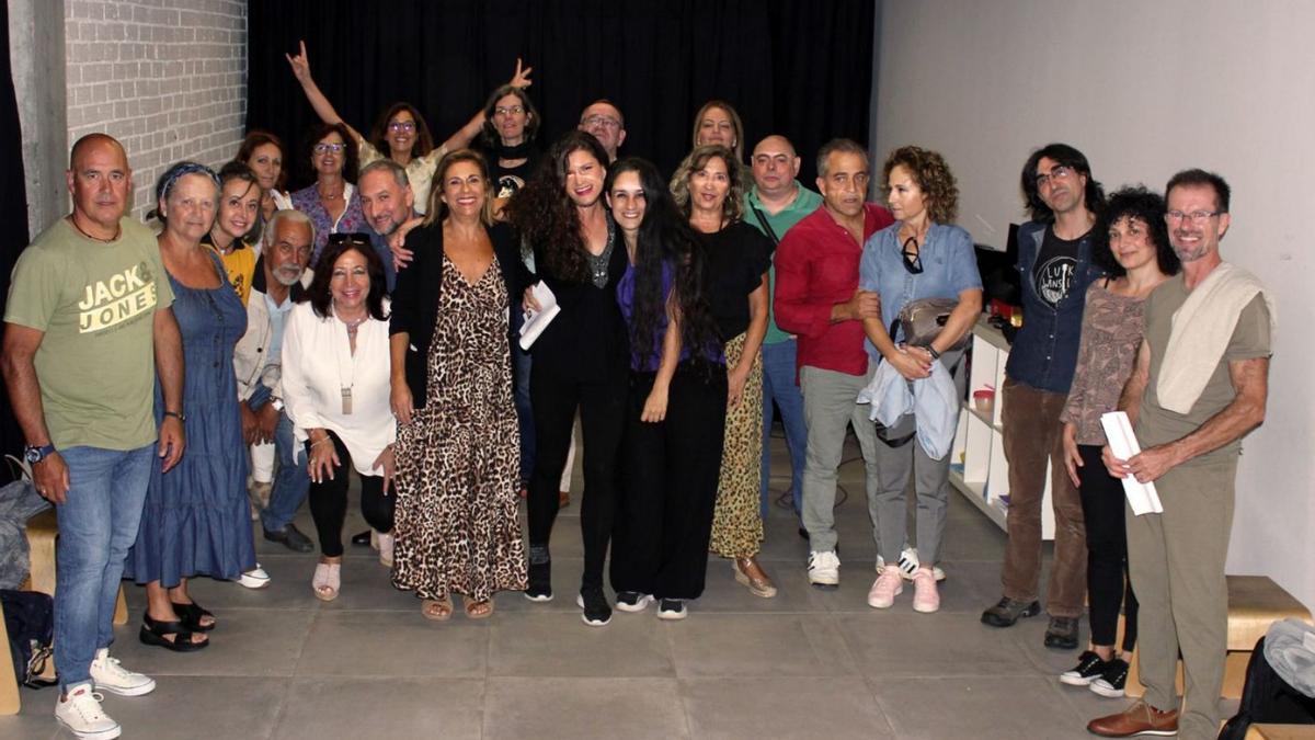 Foto de familia de los alumnos y formadores de la primera clase del curso Vigo Gospel Choir. |   // FOTO CEDIDA