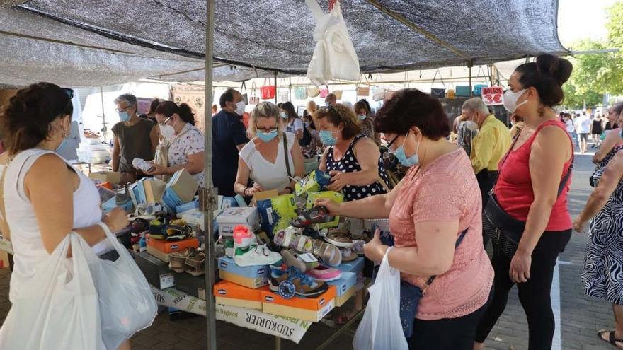 Los ambulantes proponen un mercadillo nocturno los viernes en El Arenal