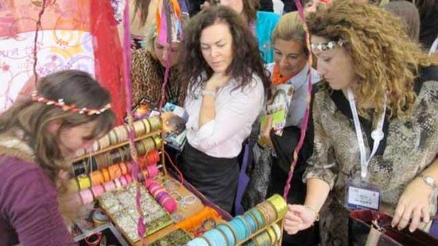 La fiesta ´Ibiza´s Hippy Spirit´ de Santa Eulària y los mercadillos de Las Dalias y Punta Arabí triunfaron en la World Travel Market