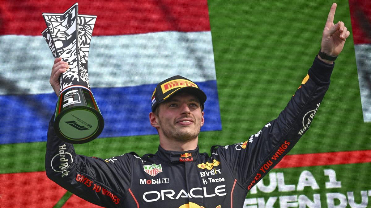 Verstappen durante el podio del GP Países Bajos.
