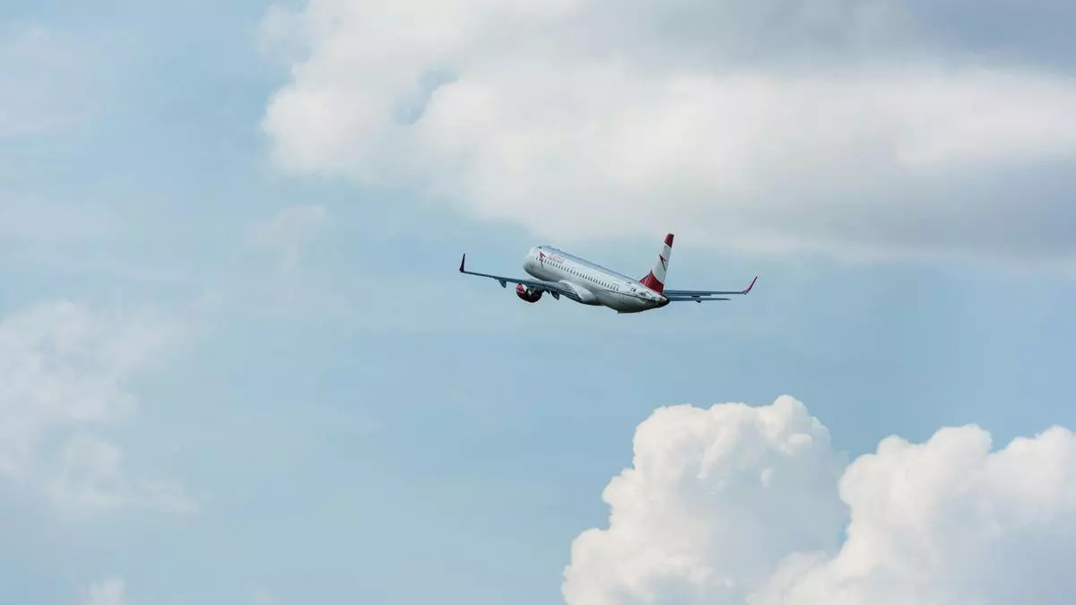 El truco del avión para viajar en turista con más espacio para las piernas sin pagar, según una azafata: “Yo siempre pido esos dos”