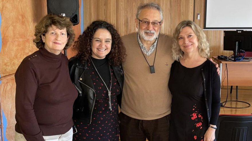 López Acuña junto a Carmen Fernández Álvarez, Lucía Nosti (Medicus Mundi) y Enma Ovejera, directora del instituto.