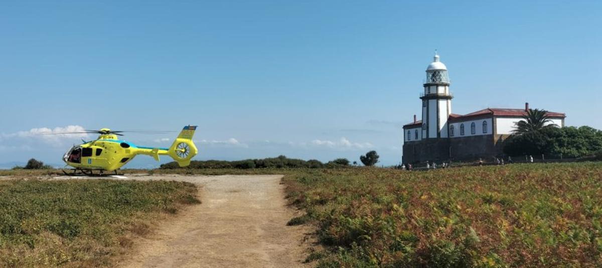 El faro de la isla de Ons, en el Alto do Cucorno.